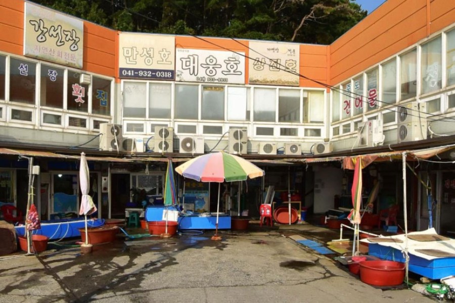 Daewoongho Sashimi Restaurant