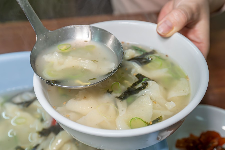 Korean-style Korean-style sujebi (rice rolled with dried laver)