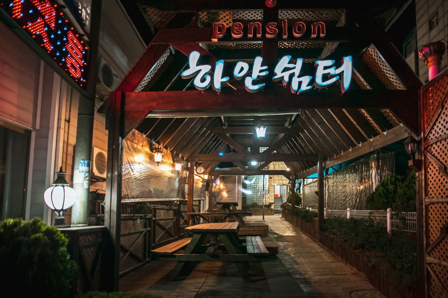 A white shelter pension